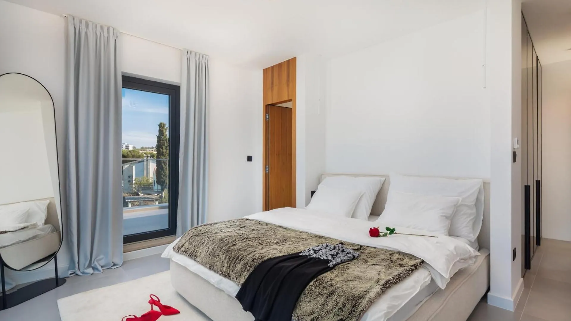 Luxury Villa Glass With Pool Trogir