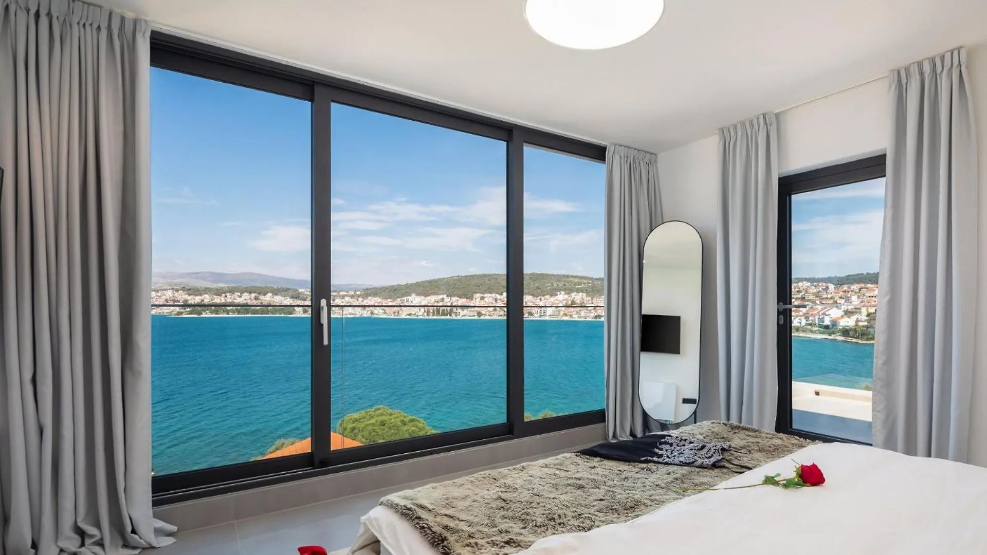 Luxury Villa Glass With Pool Trogir